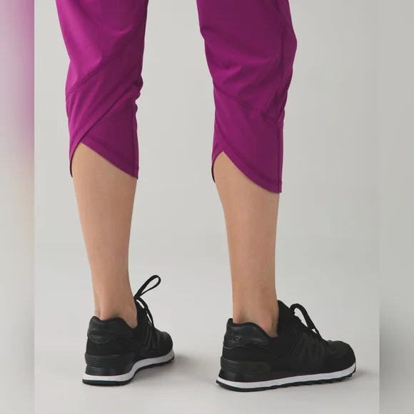 Lululemon Tranquil Crop Regal Plum High-Rise Capri Leggings - Picture 3 of 5